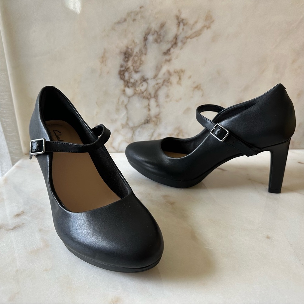 Clark Ambyr Shine “Mary Jane” Women Shoe size 8.5 NWT
